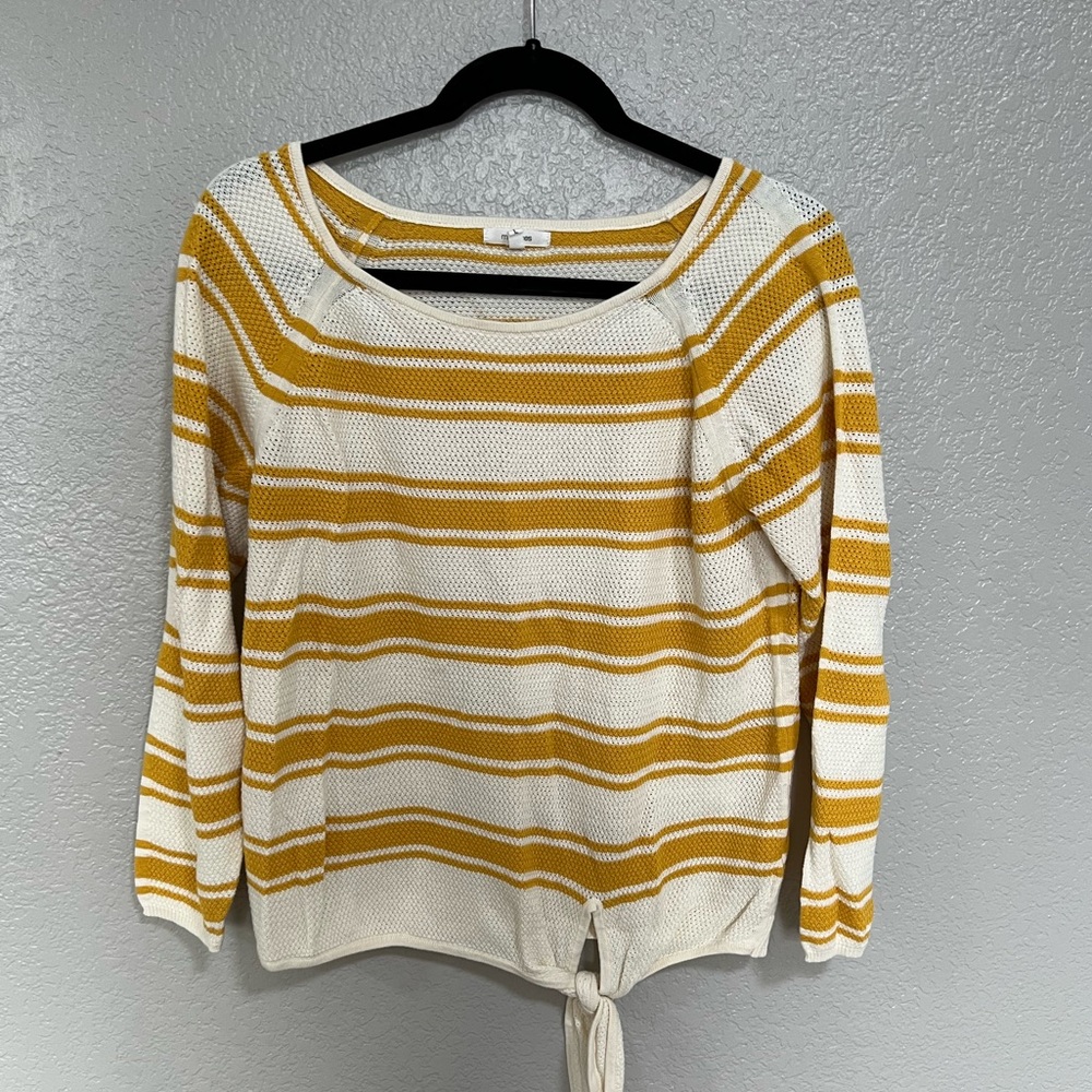 Maurice’s size L goldenrod and cream waffle top